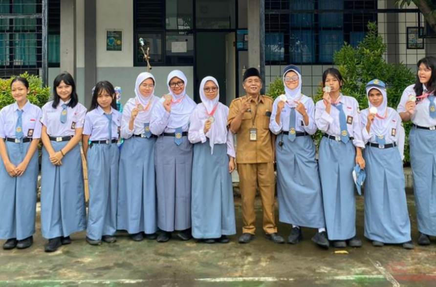 Tim Hockey Putri SMAN 9 Tangerang Raih Runner-Up di Popkot 2025: Semangat Juara Terus Berkobar!