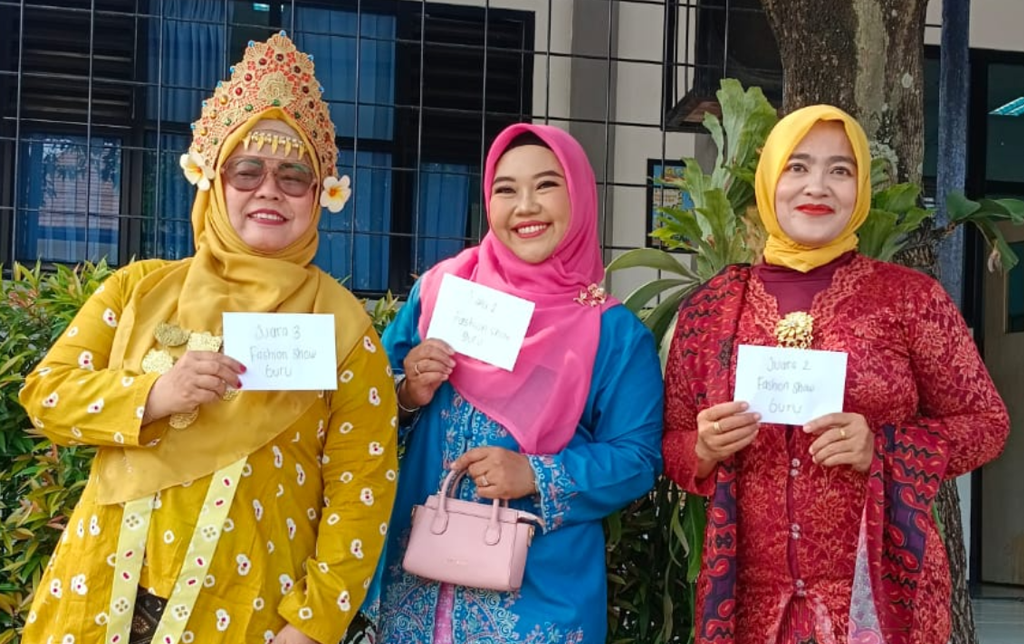 Guru SMAN 9 Tangerang Pukau Juri di Fashion Show Hari Kartini, Ferlya Irmawati S.Pd Raih Juara 1